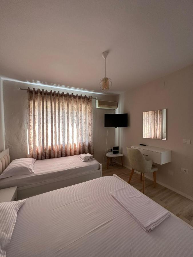 Klinti'S Apartment Berat Luaran gambar